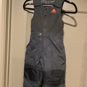 Pewter Grey Snozu unisex Kids Snow Bib US 3T. Excellent used condition.
